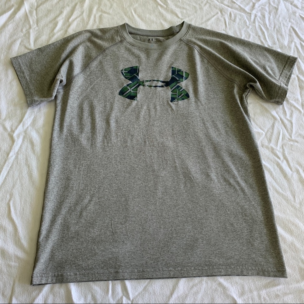 Boys gray Under Armour loose shirt